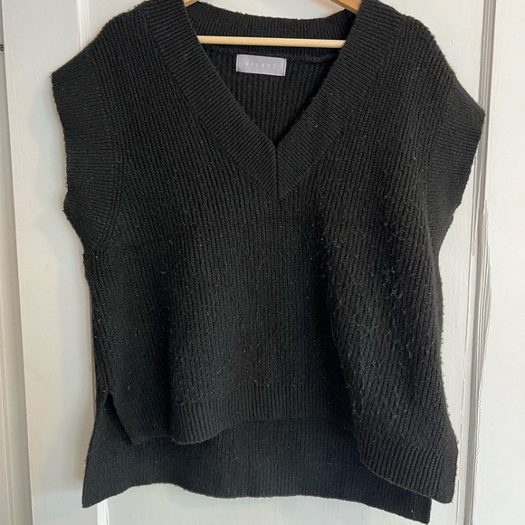 Sweater vest - Picture 1 of 3